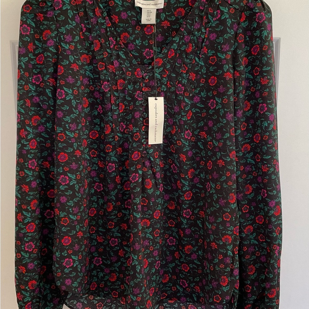Cupcakes & Cashmere Floral Blouse - NWT - Size Small